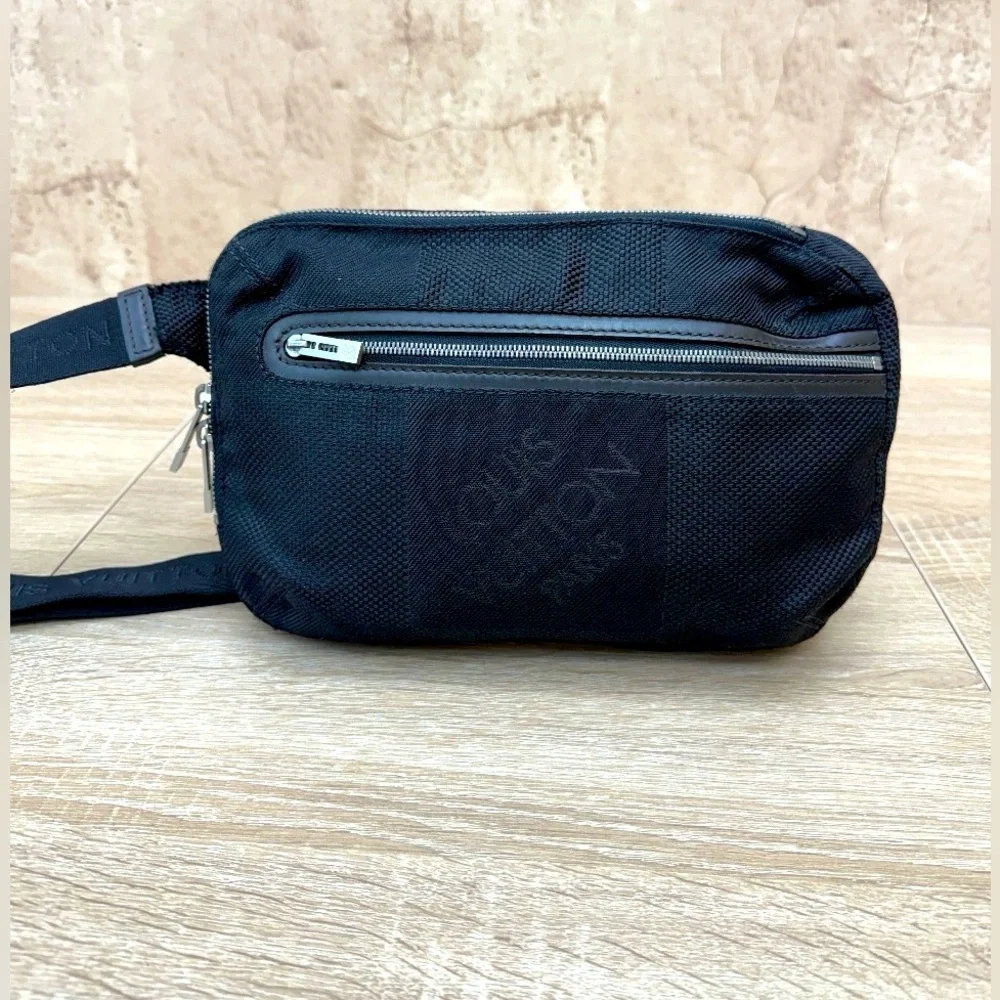 LOUIS VUITTON Black Damier Geant
Archer Waist Bag Unisex - Picture 3 of 11